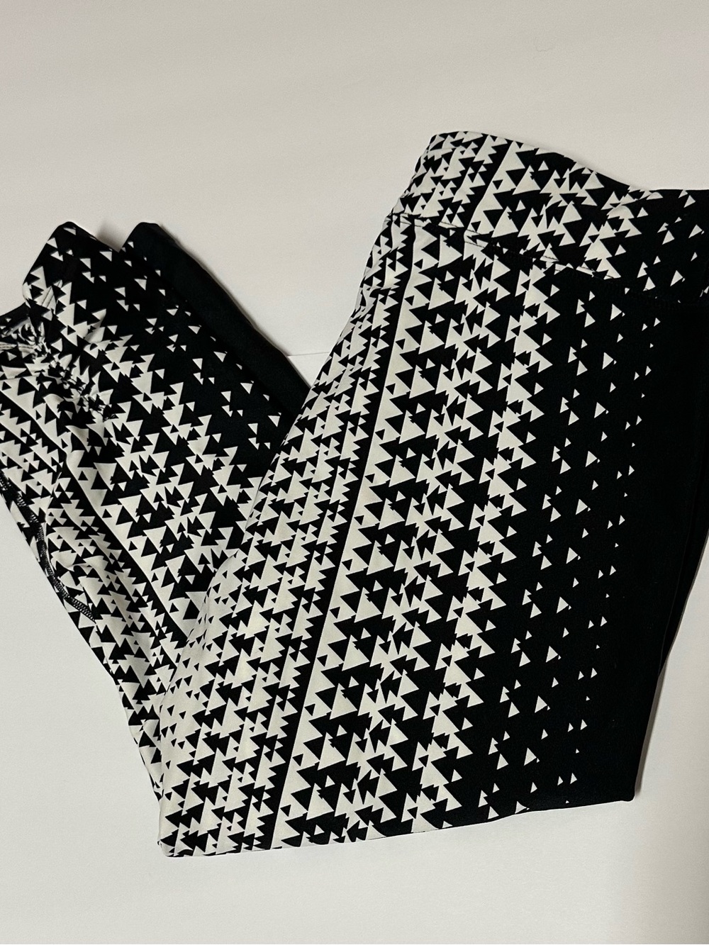 Calvin Klein Performance Black & White Geometric Capris